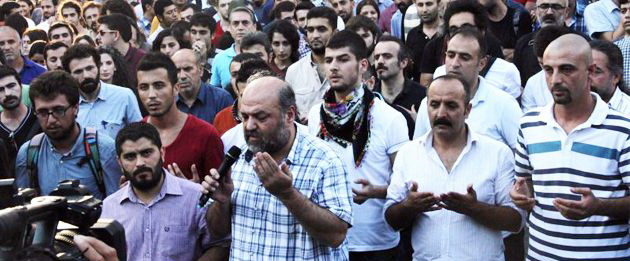 istanbul_rojava_ihsan-eliacik_dua.jpg istanbul_rojava_ihsan-eliacik_dua.jpg