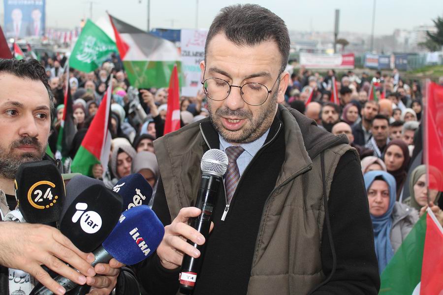 istanbulda-binlerce-kisi-gazze-icin-yurudu-7.jpg