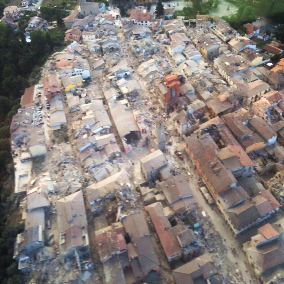 italya_deprem_2.jpg italya_deprem_2.jpg