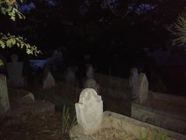 kabristan.jpg kabristan.jpg
