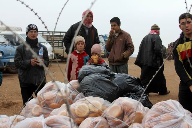 kis-geldi-suriye-icin-bir-ekmek-yardim-syria01.jpg