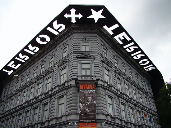 macaristan-budapeste-teror-muzesi_terror-museum_magyar02.jpg