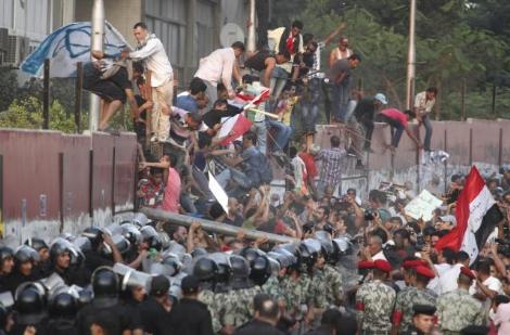 misir-israil-buyukelciligi-yikiliyor09.jpg misir-israil-buyukelciligi-yikiliyor09.jpg