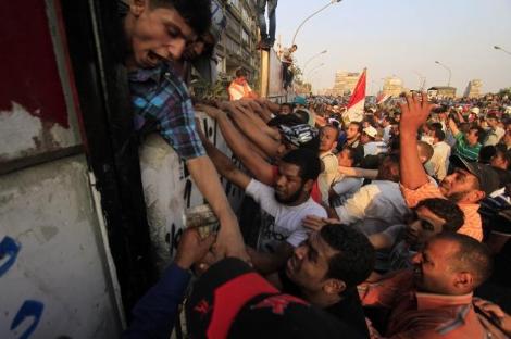 misir-israil-buyukelciligi-yikiliyor10.jpg misir-israil-buyukelciligi-yikiliyor10.jpg