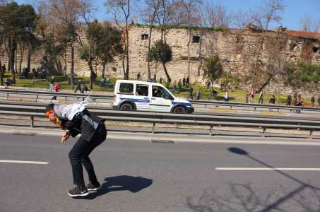 nevruz-newroz-topkapi-kazlicesme-silah-polis01.jpg nevruz-newroz-topkapi-kazlicesme-silah-polis01.jpg