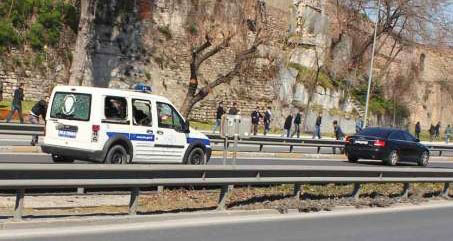 nevruz-newroz-topkapi-kazlicesme-silah-polis02.jpg nevruz-newroz-topkapi-kazlicesme-silah-polis02.jpg