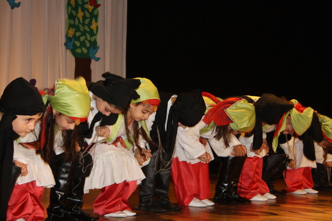 ozgur-cocuk-yilsonu-20120611-02.jpg ozgur-cocuk-yilsonu-20120611-02.jpg