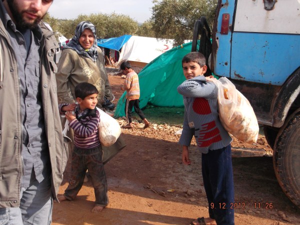 ozgurder-suriye_un-kampanyasi_yardim08.jpg