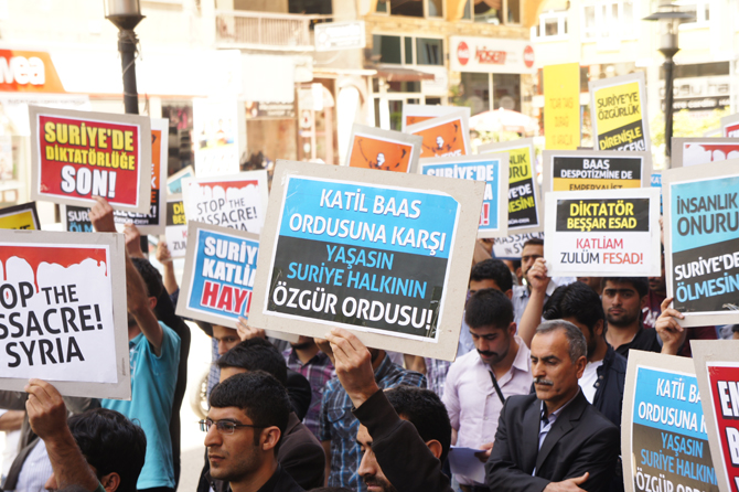 ozgurder_genclig_diyarbakir_suriye_eylem_26042012-(7).jpg