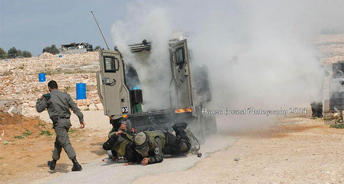 palestine-bilin_israel-filistin-israil-askeri-gaz-bombasi04.jpg