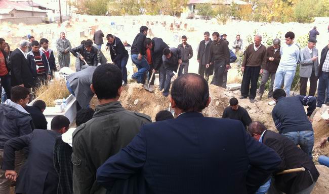 salih-goldas-van-depremi-cenaze03.jpg