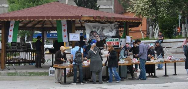 universiteli-ogrenciler-suriye-icin-kermes03-capatip.jpg
