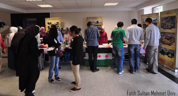 universiteli-ogrenciler-suriye-icin-kermes05-fatihsultanmehmetvakfi.jpg