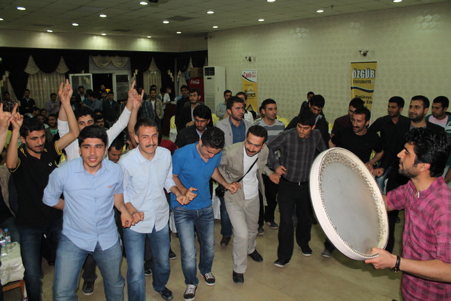 universiteliler_bulusuyor-20120424-06.jpg universiteliler_bulusuyor-20120424-06.jpg