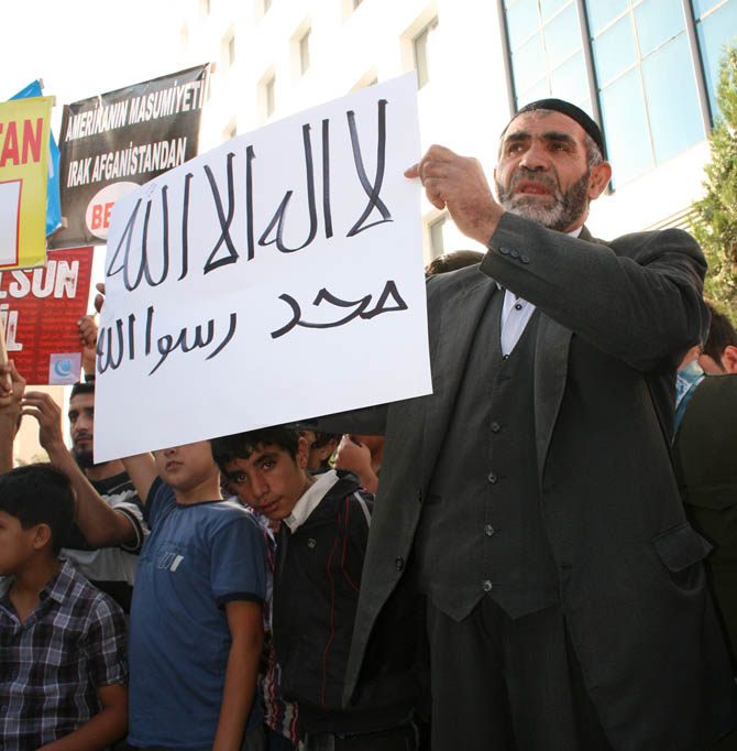van_muhammede_hakaret_filmi_protesto-(5).jpg