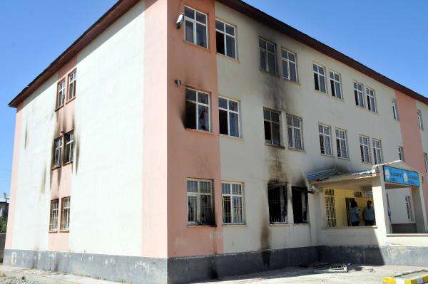 van_pkk_saldirisi_ayni_okula_ikinci_defa_saldiri_2.jpg