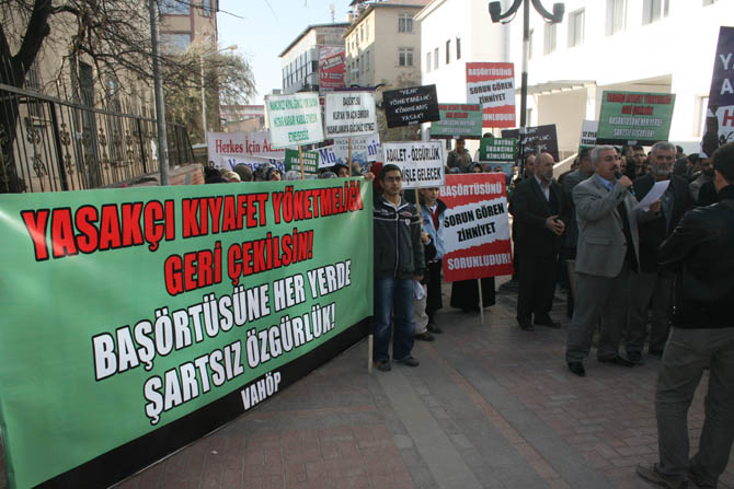van_yonetmelik_protesto_basortu_vahop-(8).jpg