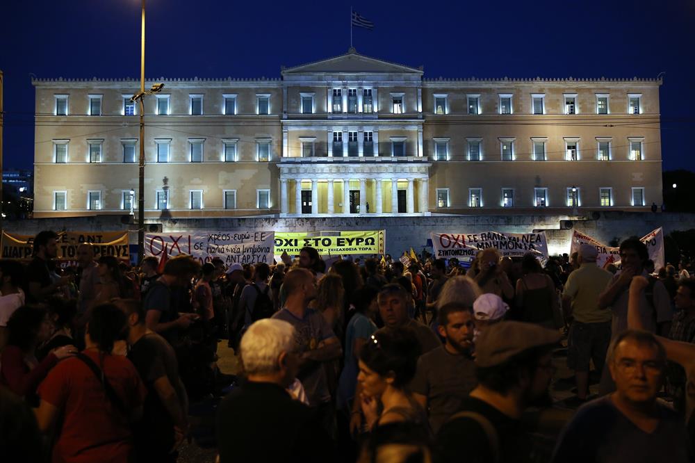 yunanistan_atina_kurtarma_paketi_protestosu-(1).jpg