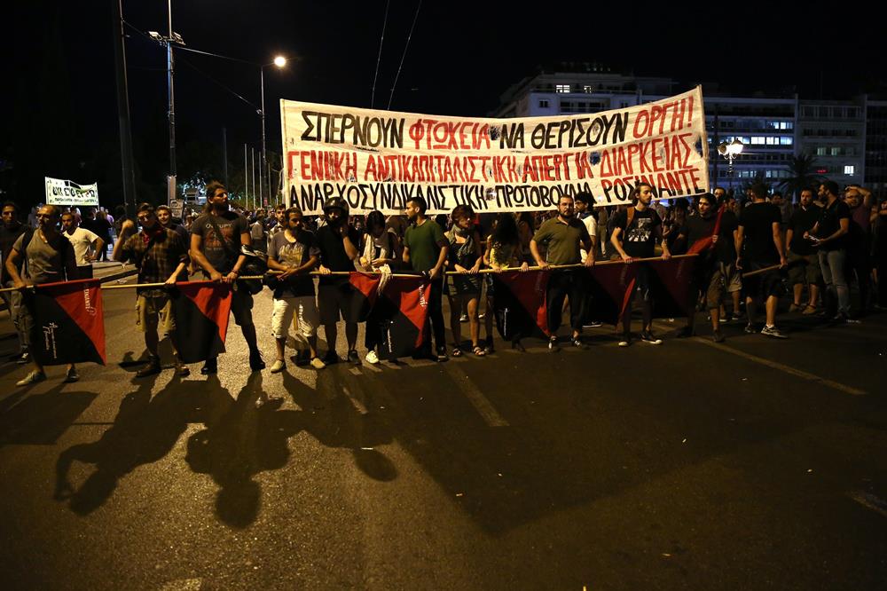 yunanistan_atina_kurtarma_paketi_protestosu-(2).jpg