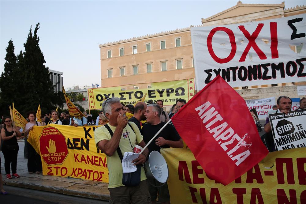 yunanistan_atina_kurtarma_paketi_protestosu-(3).jpg