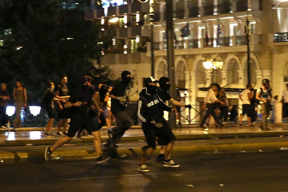yunanistan_atina_kurtarma_paketi_protestosu-(5).jpg
