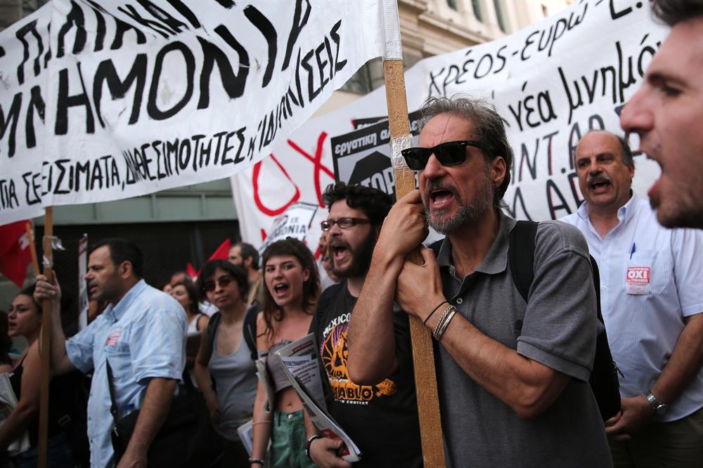 yunanistan_atina_kurtarma_paketi_protestosu-(6).jpg